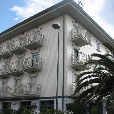 Hotel Smeraldo Λίντο ντι Καμαϊόρε Εξωτερικό φωτογραφία