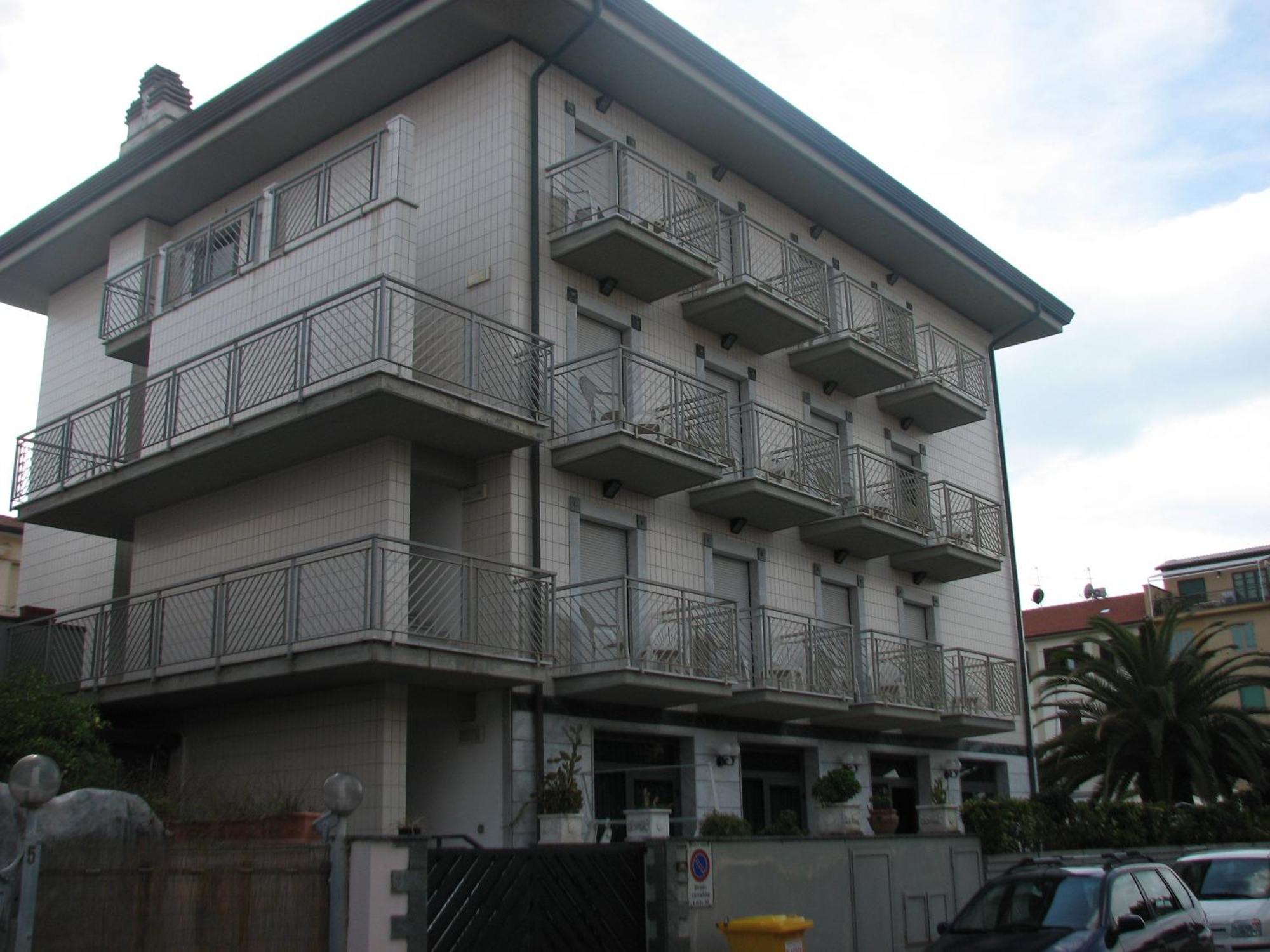 Hotel Smeraldo Λίντο ντι Καμαϊόρε Εξωτερικό φωτογραφία