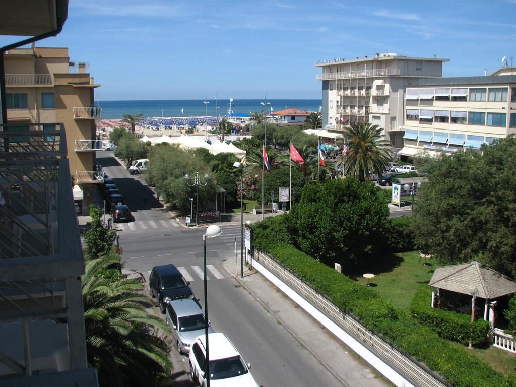 Hotel Smeraldo Λίντο ντι Καμαϊόρε Εξωτερικό φωτογραφία